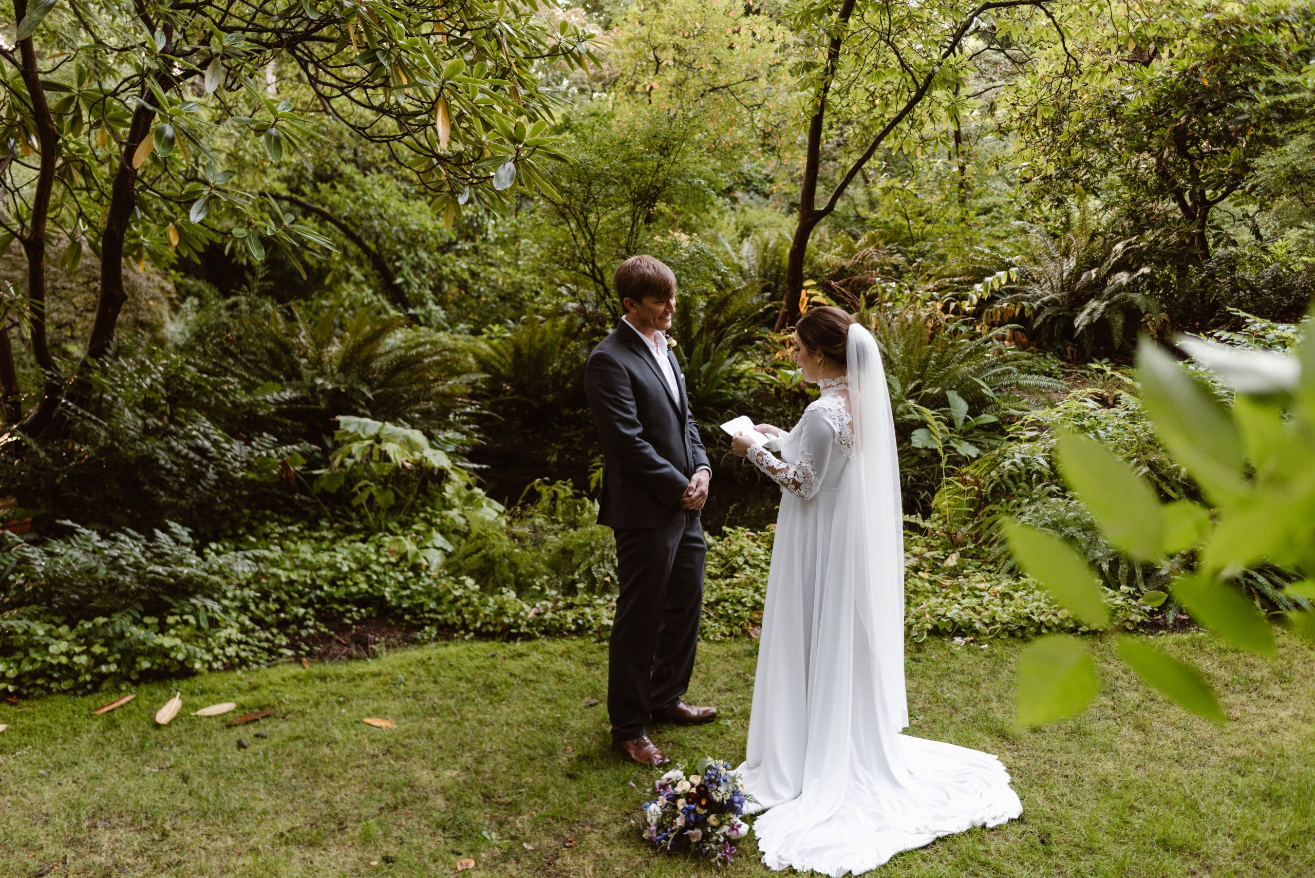 How to Elope in Washington | Outdoor Elopement Ceremony