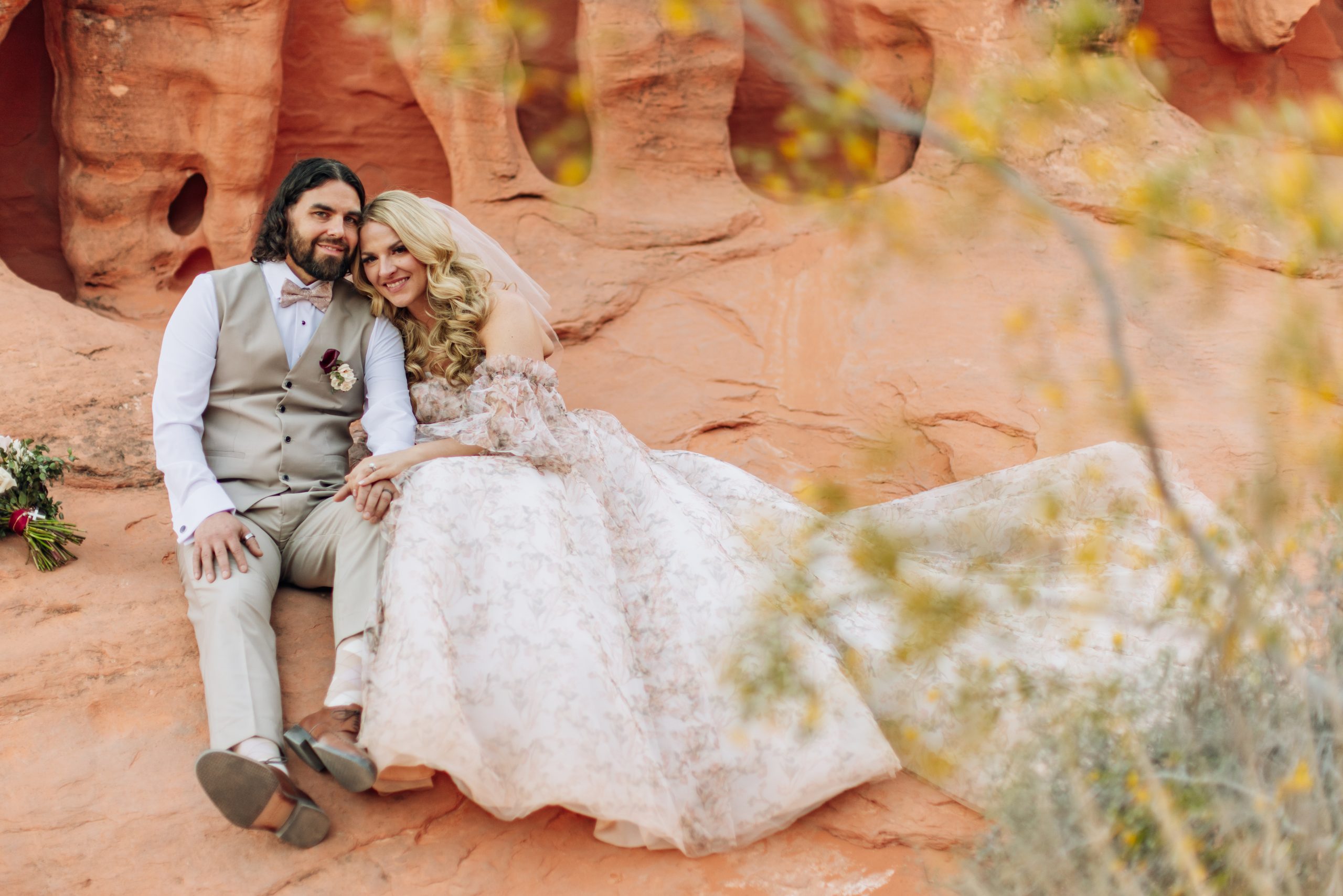 Las Vegas Elopement | Outdoor Elopement | Desert Ceremony