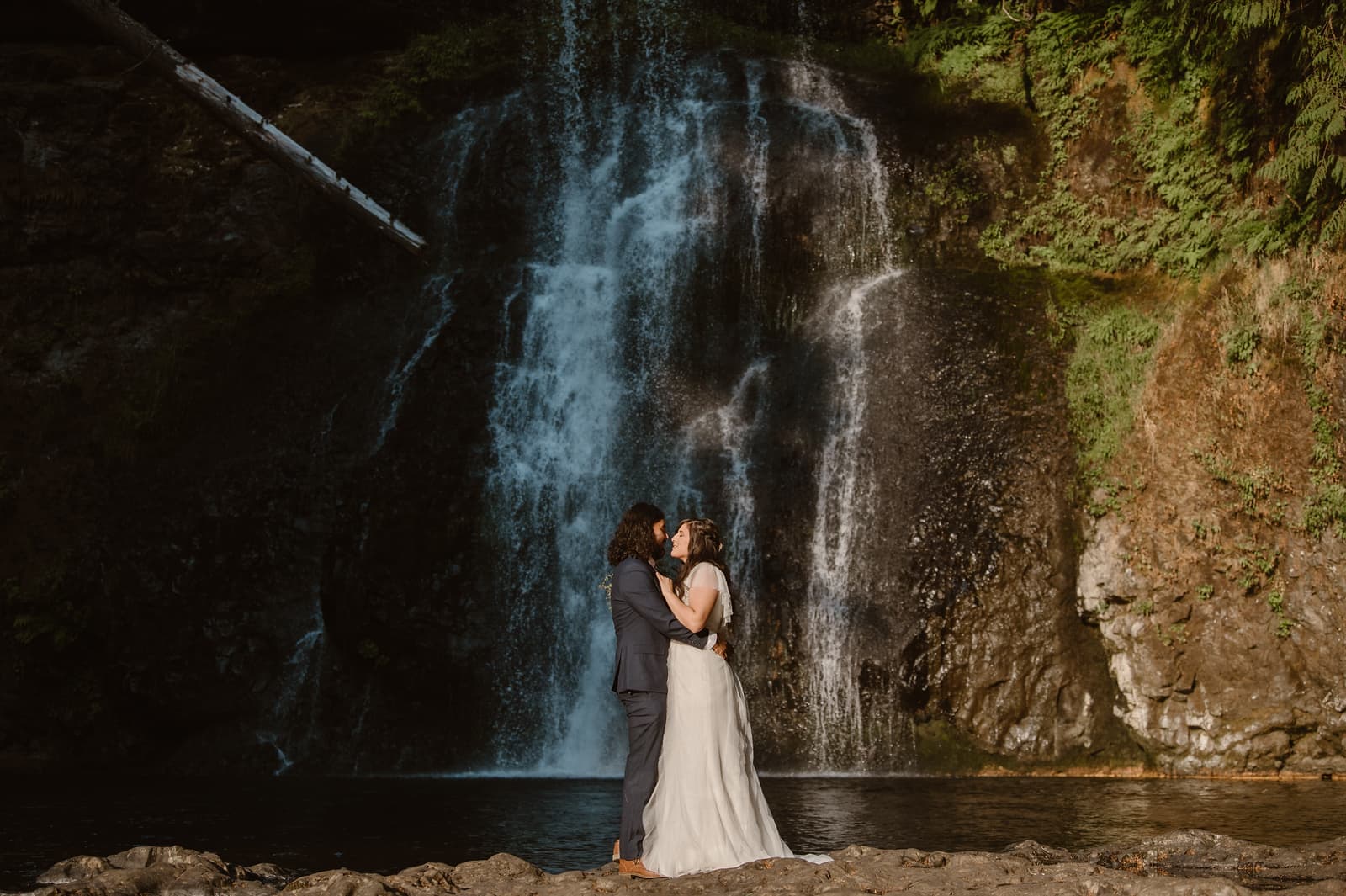 Waterfall elopement at Silver Falls in Portland, Oregon